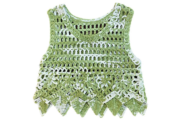 How does the cut and design of the cotton hollow vest adapt to different body shapes and wearing needs?