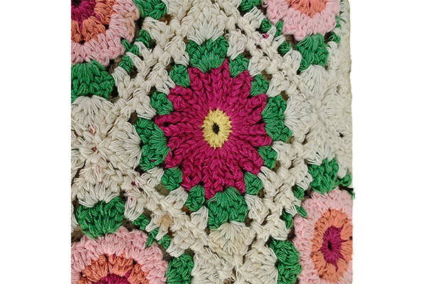 Let the knitted crochet triangle headband become the focus of your style?